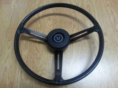 Coupe Steering Wheel With Horn Button.jpeg