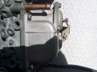 accelerator pumps on carb 9-23-06.jpg