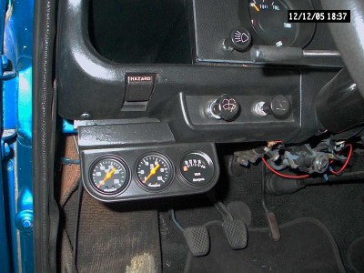 Gages under dash of Sedan_1029240584.jpg
